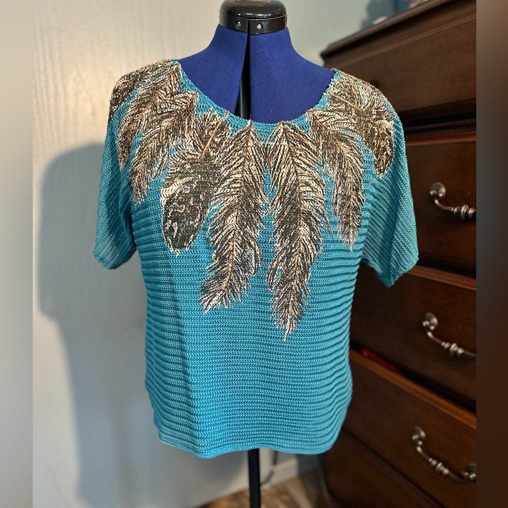 Dress Barn short sleeve turquoise mesh top w/attached tank, feather print, PXL